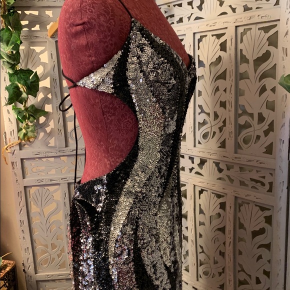 TIFFANY’S BLACK & SILVER SEQUINED LONG FORMAL - Picture 9 of 9